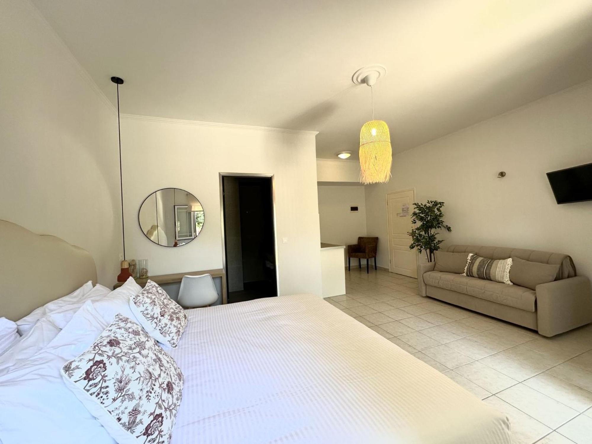 ลิทีส์ บูติก โฮเทล Aparthotel Korithion ภายนอก รูปภาพ